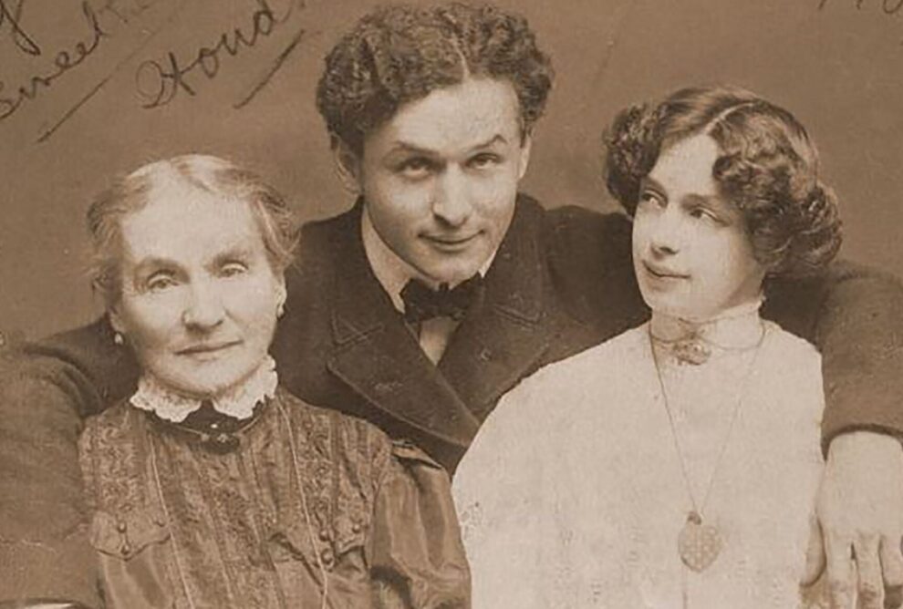 La vida y hazañas de Harry Houdini, el ilusionista más famoso de la historia.