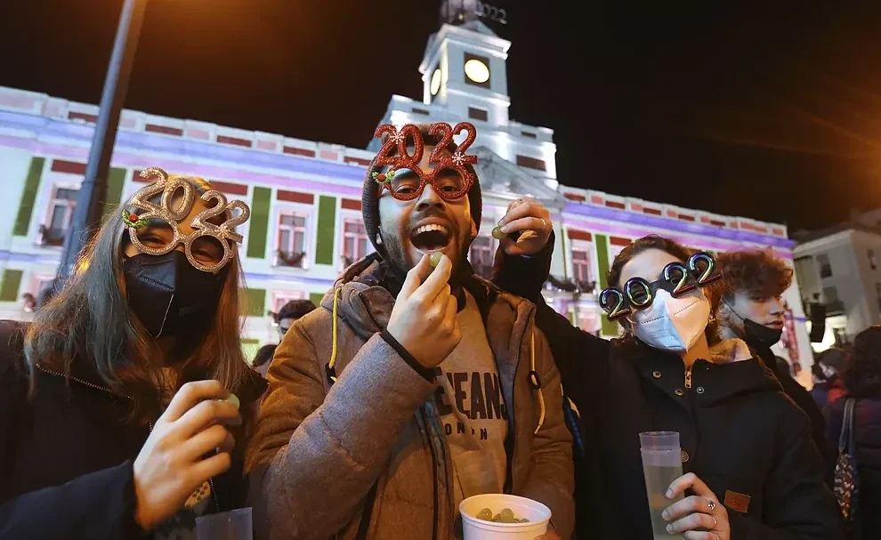 Las 12 uvas de la suerte en Nochevieja: una tradición española emblemática