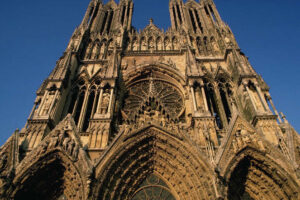 Las Catedrales Góticas de Francia: Ejemplos Emblemáticos de la Arquitectura Medieval