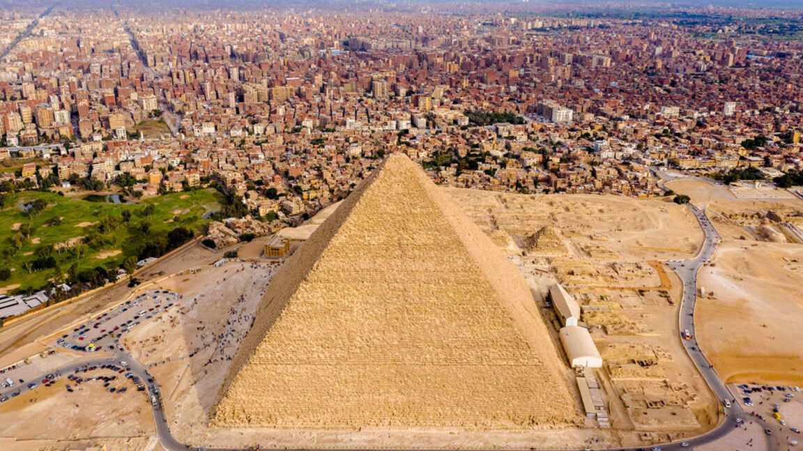 Las Pirámides de Egipto: Misteriosas Maravillas en el Corazón de una Antigua Ciudad