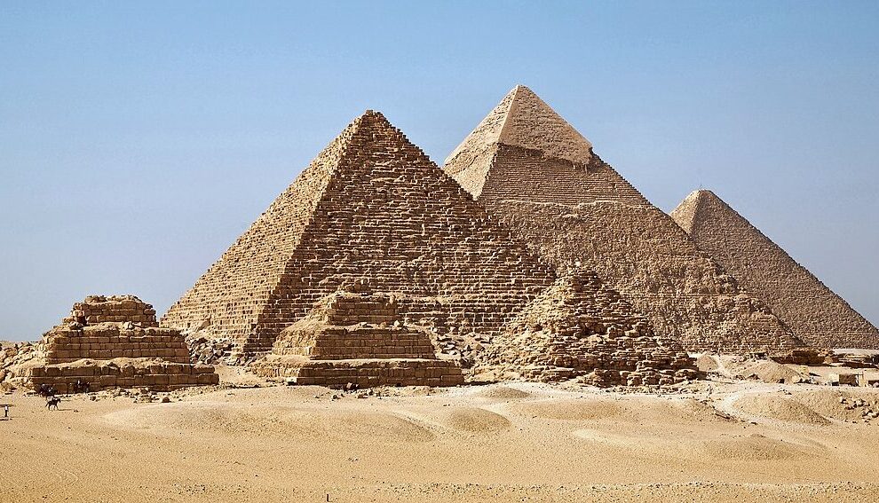 Las Pirámides de Giza: Monumentos Emblemáticos en El Cairo, Egipto