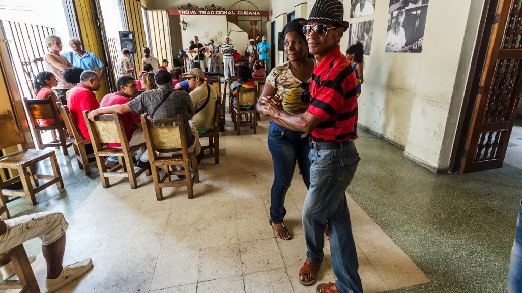Los Bailes del Son: Tradición y Ritmo en la Cultura Cubana