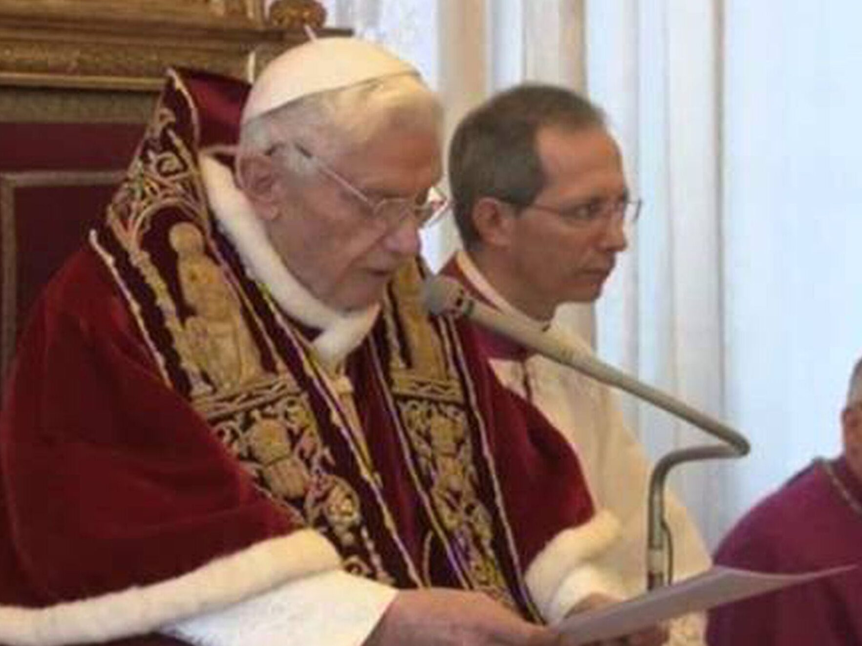 Razones de la dimisión de Benedicto XVI.
