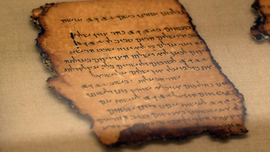 Rollos del Mar Muerto: Antiguos Manuscritos que Revelan Secretos Milenarios