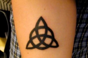 Tatuajes de símbolos celtas: significados y diseños populares