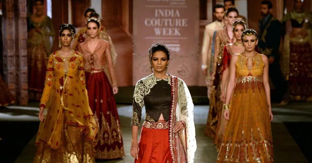 Traje tradicional femenino de la India: una mirada a la moda y la cultura.