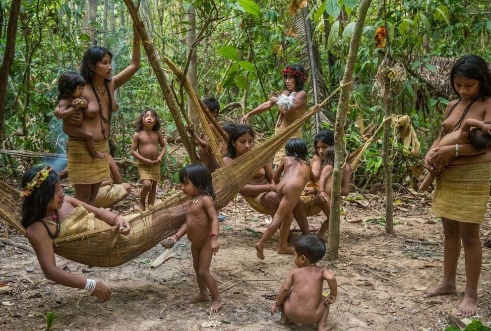 Tribus no contactadas: Grupos humanos aislados de la civilización moderna